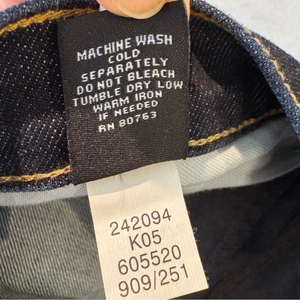 VS Low Rise 5 Flare Dark Denim Jeans Wmn’s Sz 4 Victoria’s Secret - Picture 9 of 10